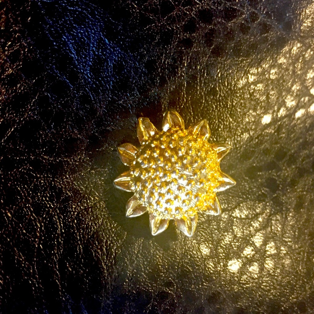 Sunflower pin
